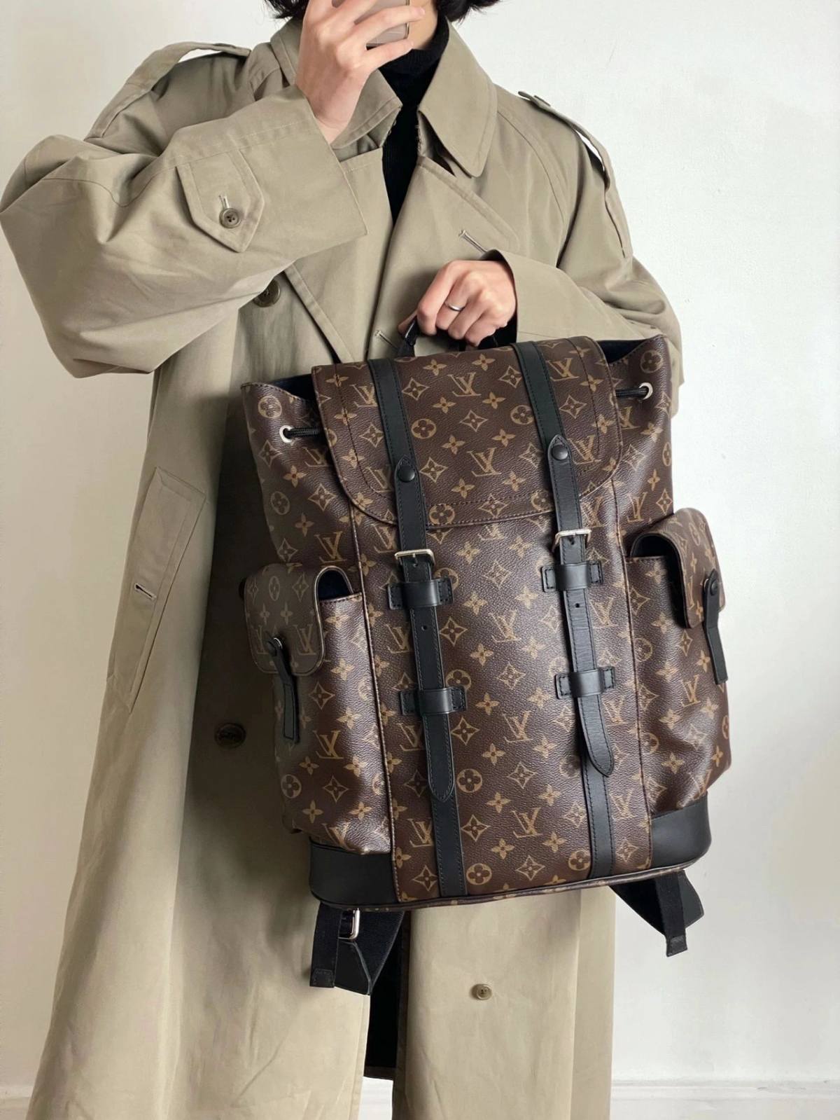 Ellebag’s 1:1 Replica of Louis Vuitton M43735 Christopher Medium Backpack – A Tribute to Rugged Elegance(2024 Dec Updated)-সেরা মানের নকল লুই ভিটন ব্যাগ অনলাইন স্টোর, রেপ্লিকা ডিজাইনার ব্যাগ ru