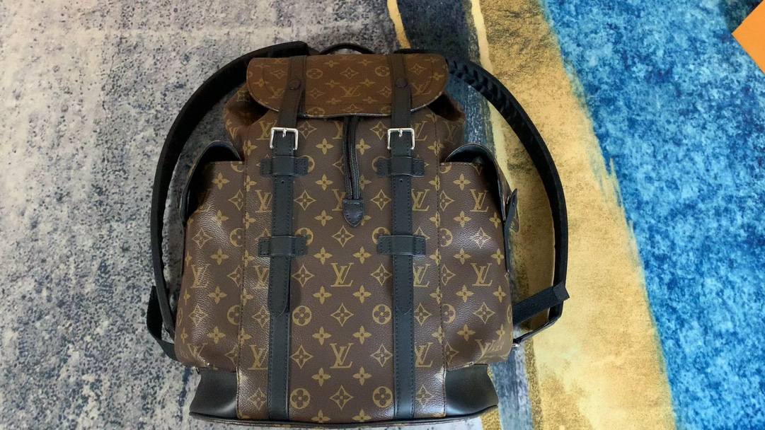 Ellebag’s 1:1 Replica of Louis Vuitton M43735 Christopher Medium Backpack – A Tribute to Rugged Elegance(2024 Dec Updated)-সেরা মানের নকল লুই ভিটন ব্যাগ অনলাইন স্টোর, রেপ্লিকা ডিজাইনার ব্যাগ ru