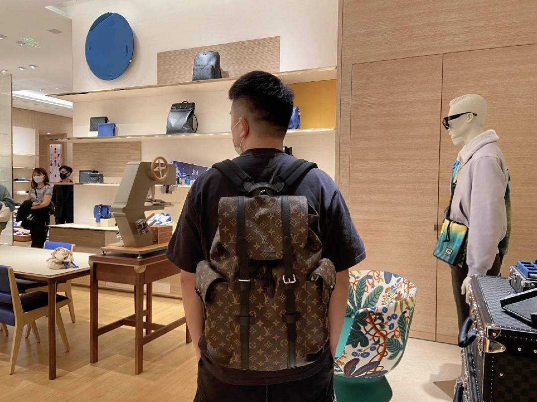 Ellebag’s 1:1 Replica of Louis Vuitton M43735 Christopher Medium Backpack – A Tribute to Rugged Elegance(2024 Dec Updated)-সেরা মানের নকল লুই ভিটন ব্যাগ অনলাইন স্টোর, রেপ্লিকা ডিজাইনার ব্যাগ ru