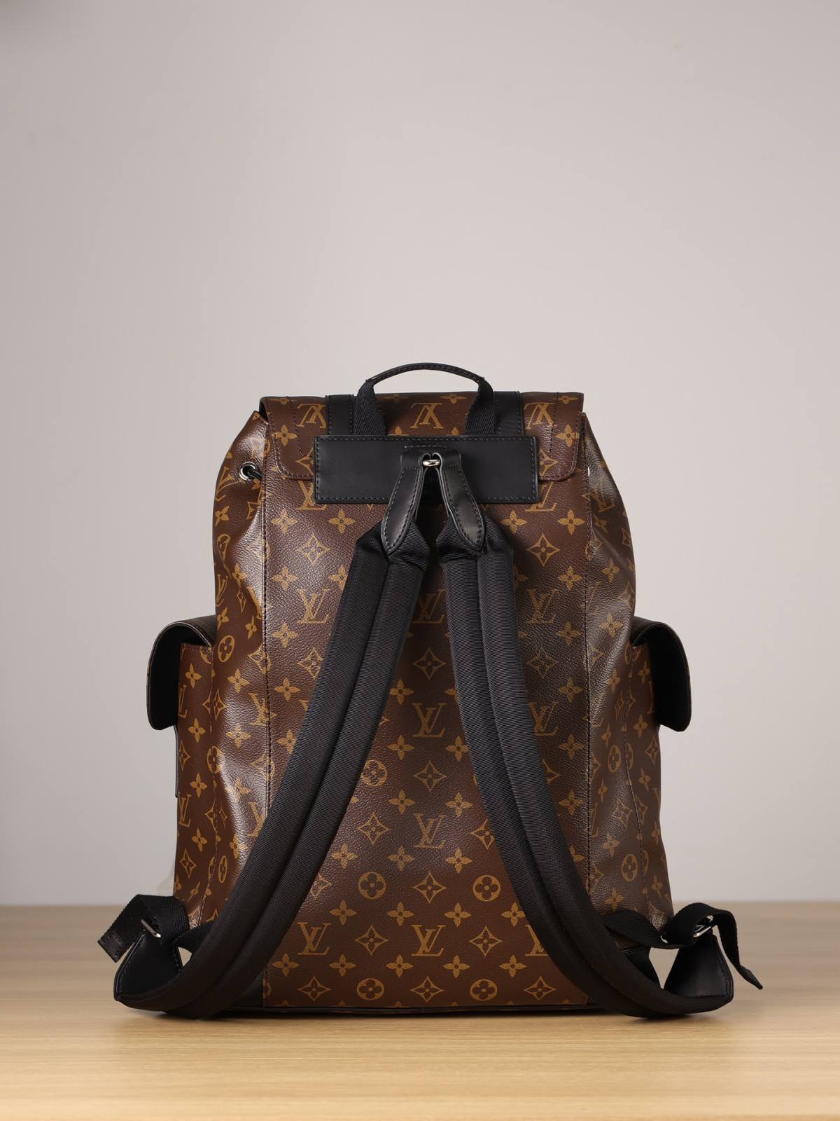 Ellebag’s 1:1 Replica of Louis Vuitton M43735 Christopher Medium Backpack – A Tribute to Rugged Elegance(2024 Dec Updated)-সেরা মানের নকল লুই ভিটন ব্যাগ অনলাইন স্টোর, রেপ্লিকা ডিজাইনার ব্যাগ ru