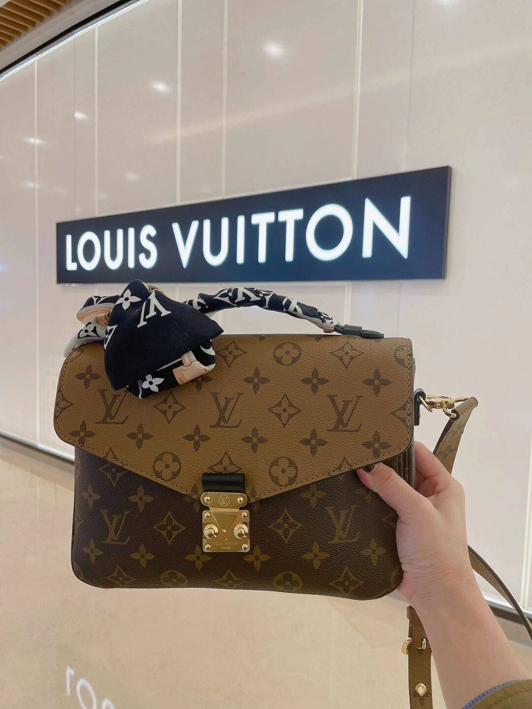 Ellebag’s 1:1 Replica of Louis Vuitton M44876 Color Block Messenger Bag: Precision Craftsmanship Meets Timeless Design (2024 Dec updated)-Meilleure qualité de faux sac Louis Vuitton en ligne, réplique de sac de créateur ru