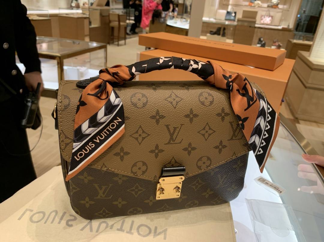 Ellebag’s 1:1 Replica of Louis Vuitton M44876 Color Block Messenger Bag: Precision Craftsmanship Meets Timeless Design (2024 Dec updated)-Meilleure qualité de faux sac Louis Vuitton en ligne, réplique de sac de créateur ru