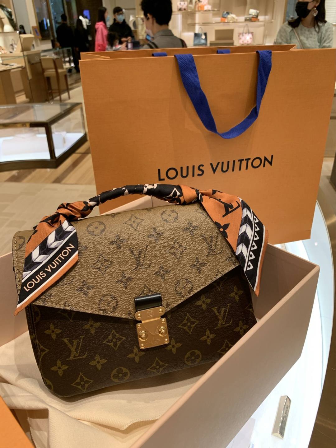 Ellebag’s 1:1 Replica of Louis Vuitton M44876 Color Block Messenger Bag: Precision Craftsmanship Meets Timeless Design (2024 Dec updated)-Meilleure qualité de faux sac Louis Vuitton en ligne, réplique de sac de créateur ru