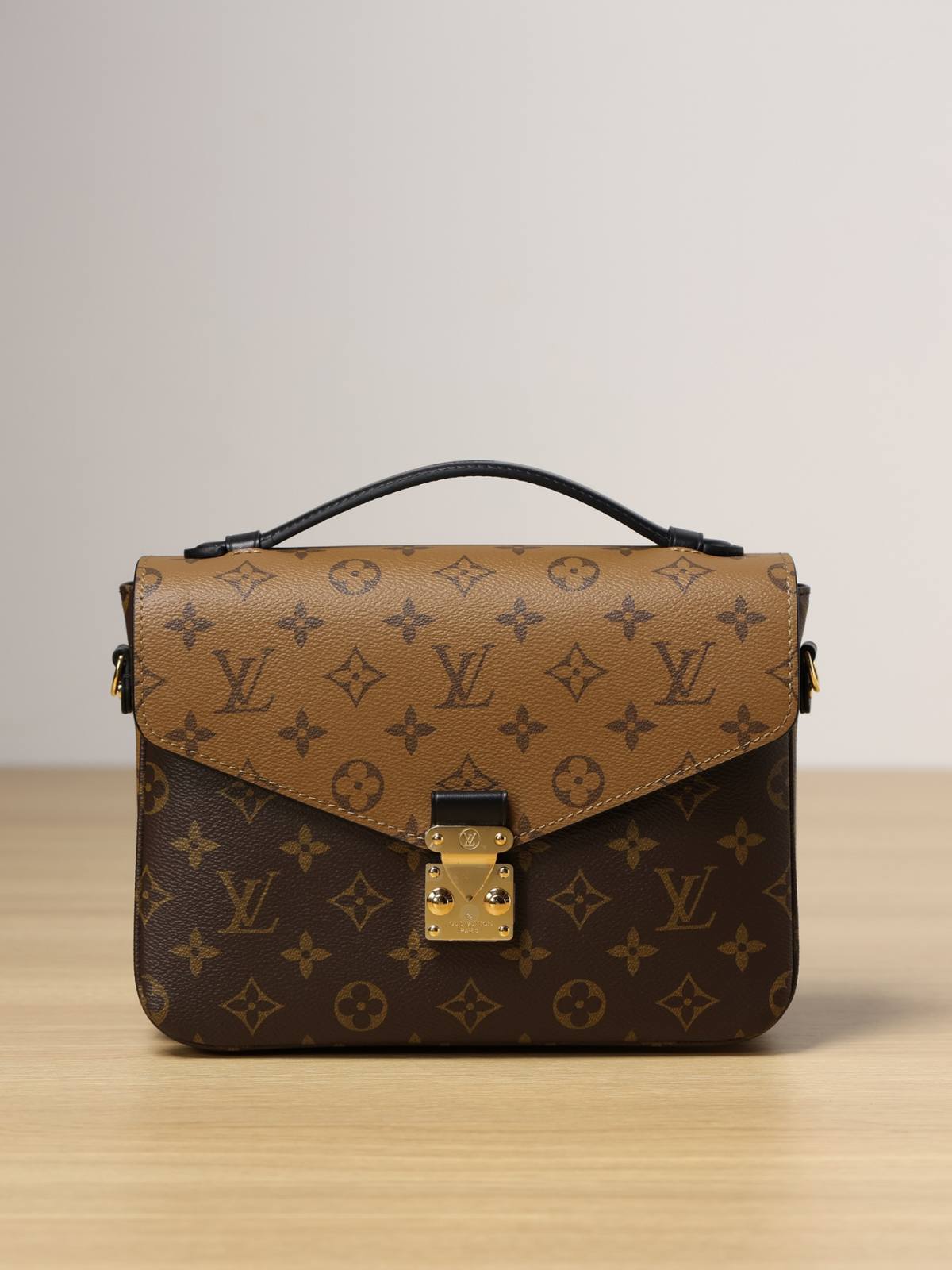 Ellebag’s 1:1 Replica of Louis Vuitton M44876 Color Block Messenger Bag: Precision Craftsmanship Meets Timeless Design (2024 Dec updated)-Meilleure qualité de faux sac Louis Vuitton en ligne, réplique de sac de créateur ru