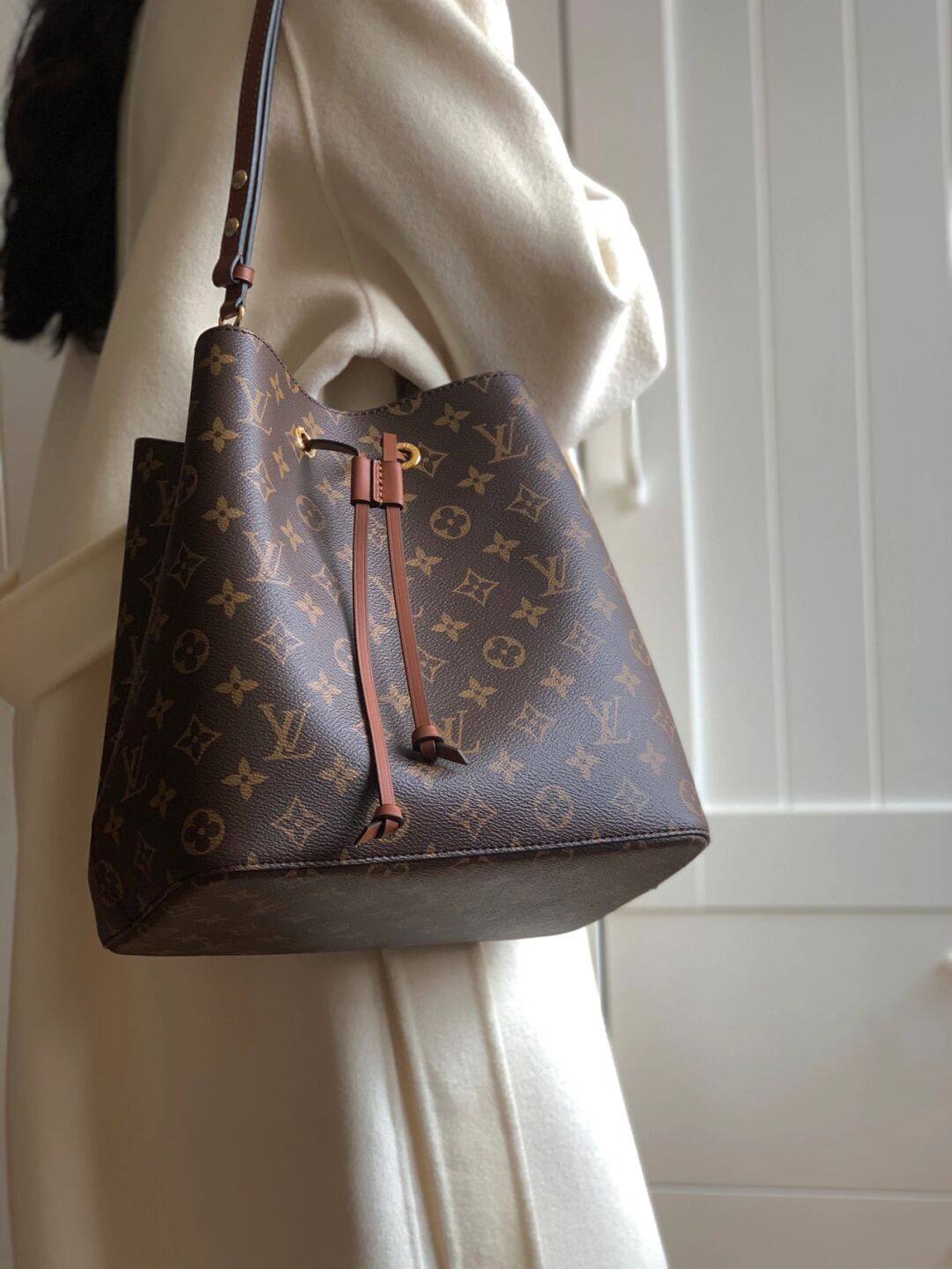 Ellebag’s 1:1 Replica of Louis Vuitton M44887 Caramel Bucket Bag: Recreating a Timeless Icon(2024 Dec updated)-Meilleure qualité de faux sac Louis Vuitton en ligne, réplique de sac de créateur ru