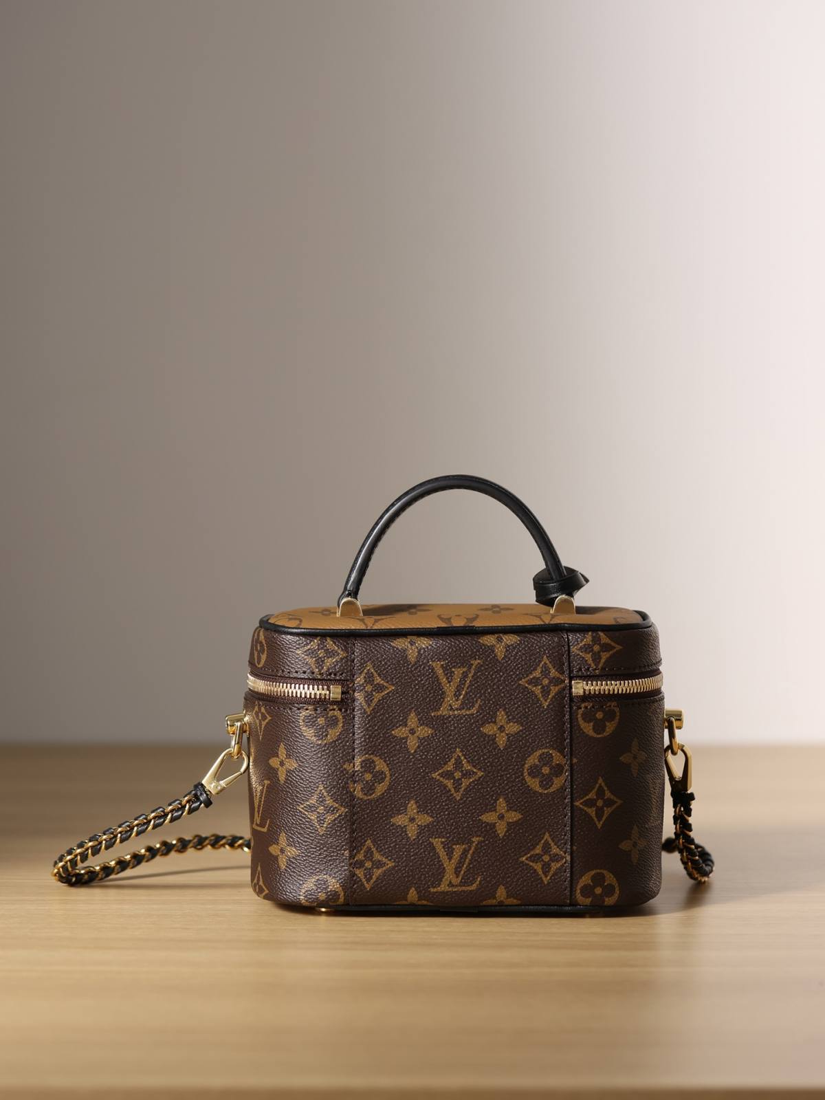 Ellebag’s 1:1 Replica of Louis Vuitton M45165 Vanity Small Handbag Crossbody: The Ultimate in Craftsmanship(2024 Dec Updated)-Meilleure qualité de faux sac Louis Vuitton en ligne, réplique de sac de créateur ru