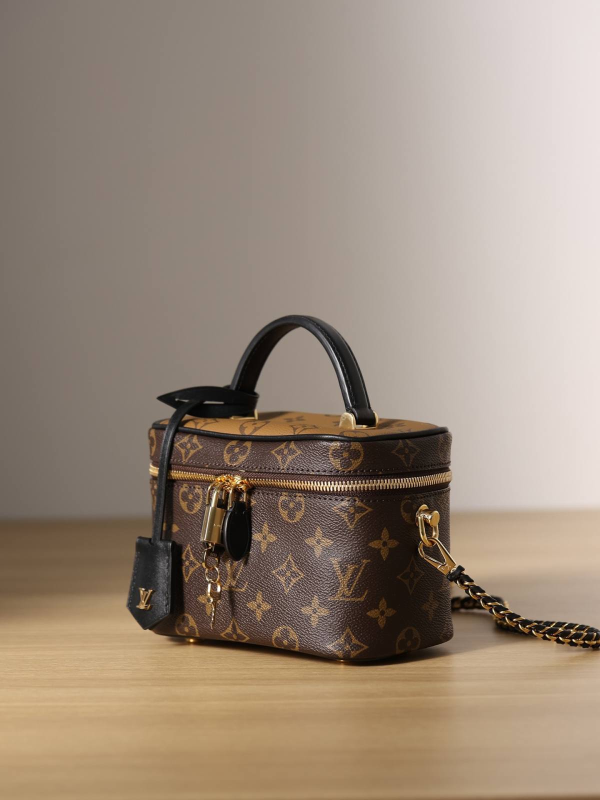 Ellebag’s 1:1 Replica of Louis Vuitton M45165 Vanity Small Handbag Crossbody: The Ultimate in Craftsmanship(2024 Dec Updated)-Meilleure qualité de faux sac Louis Vuitton en ligne, réplique de sac de créateur ru