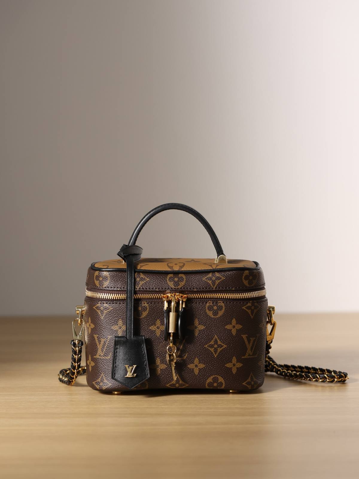 Ellebag’s 1:1 Replica of Louis Vuitton M45165 Vanity Small Handbag Crossbody: The Ultimate in Craftsmanship(2024 Dec Updated)-Meilleure qualité de faux sac Louis Vuitton en ligne, réplique de sac de créateur ru