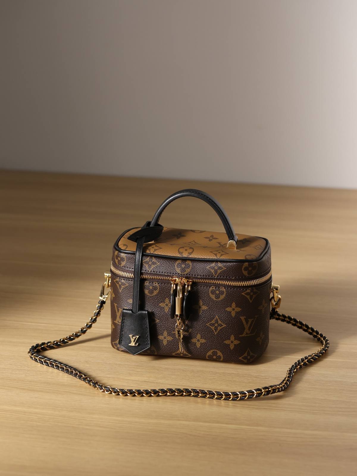 Ellebag’s 1:1 Replica of Louis Vuitton M45165 Vanity Small Handbag Crossbody: The Ultimate in Craftsmanship(2024 Dec Updated)-Meilleure qualité de faux sac Louis Vuitton en ligne, réplique de sac de créateur ru