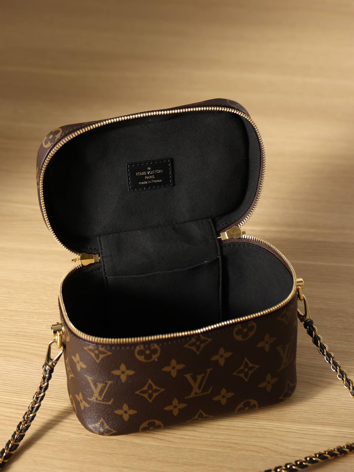 Ellebag’s 1:1 Replica of Louis Vuitton M45165 Vanity Small Handbag Crossbody: The Ultimate in Craftsmanship(2024 Dec Updated)-Meilleure qualité de faux sac Louis Vuitton en ligne, réplique de sac de créateur ru