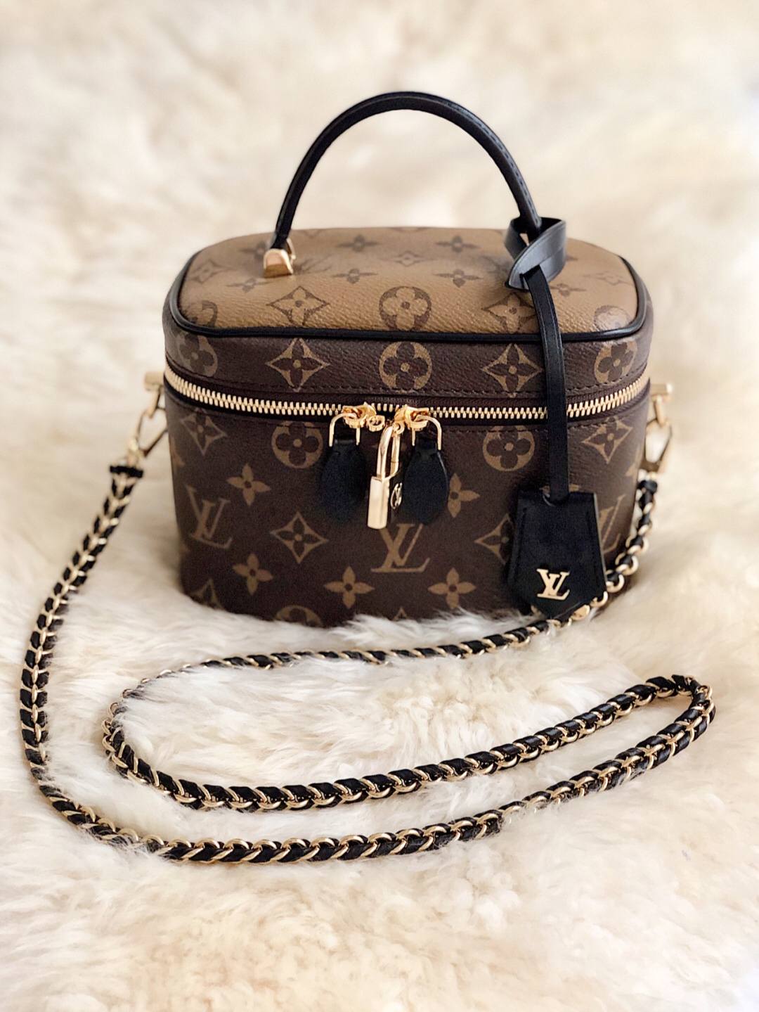 Ellebag’s 1:1 Replica of Louis Vuitton M45165 Vanity Small Handbag Crossbody: The Ultimate in Craftsmanship(2024 Dec Updated)-Meilleure qualité de faux sac Louis Vuitton en ligne, réplique de sac de créateur ru