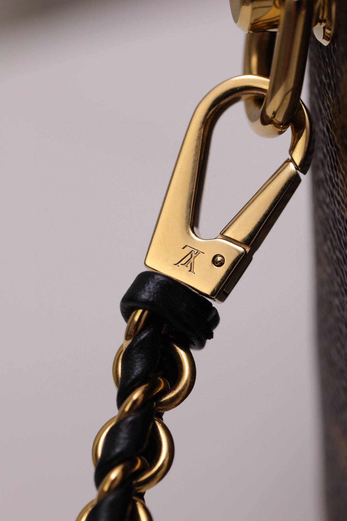 Ellebag’s 1:1 Replica of Louis Vuitton M45165 Vanity Small Handbag Crossbody: The Ultimate in Craftsmanship(2024 Dec Updated)-Meilleure qualité de faux sac Louis Vuitton en ligne, réplique de sac de créateur ru