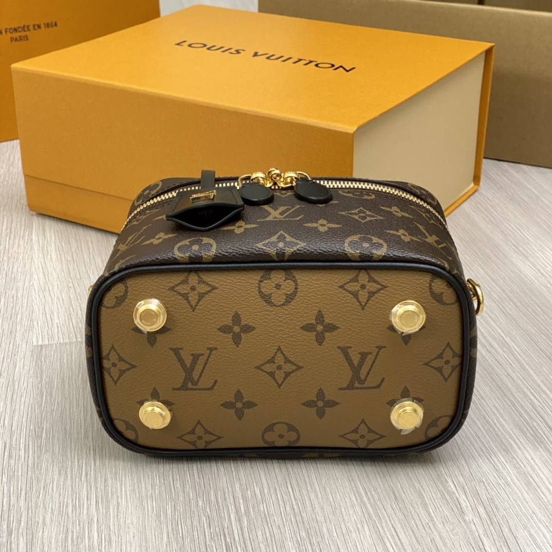 Ellebag’s 1:1 Replica of Louis Vuitton M45165 Vanity Small Handbag Crossbody: The Ultimate in Craftsmanship(2024 Dec Updated)-Meilleure qualité de faux sac Louis Vuitton en ligne, réplique de sac de créateur ru