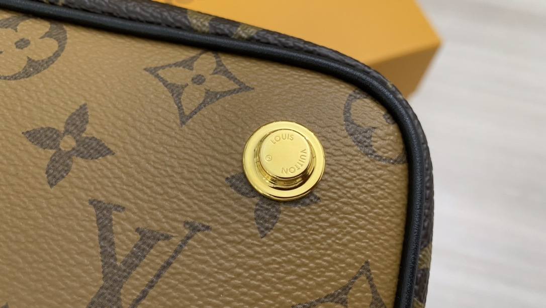 Ellebag’s 1:1 Replica of Louis Vuitton M45165 Vanity Small Handbag Crossbody: The Ultimate in Craftsmanship(2024 Dec Updated)-Meilleure qualité de faux sac Louis Vuitton en ligne, réplique de sac de créateur ru