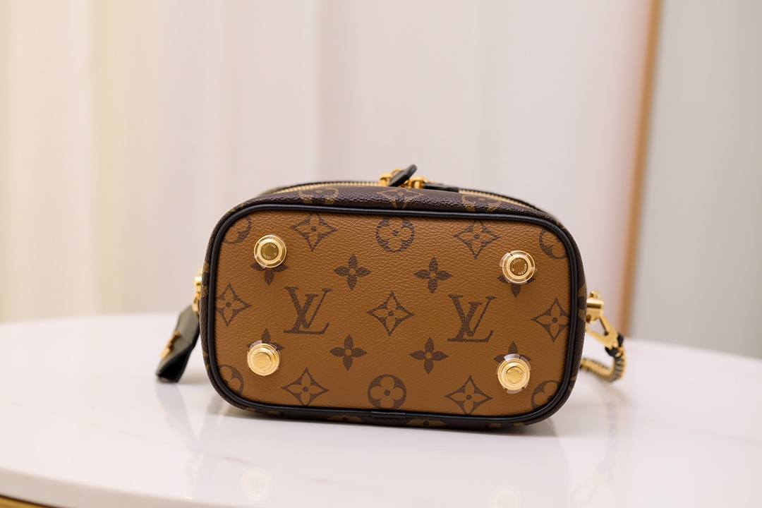 Ellebag’s 1:1 Replica of Louis Vuitton M45165 Vanity Small Handbag Crossbody: The Ultimate in Craftsmanship(2024 Dec Updated)-Meilleure qualité de faux sac Louis Vuitton en ligne, réplique de sac de créateur ru