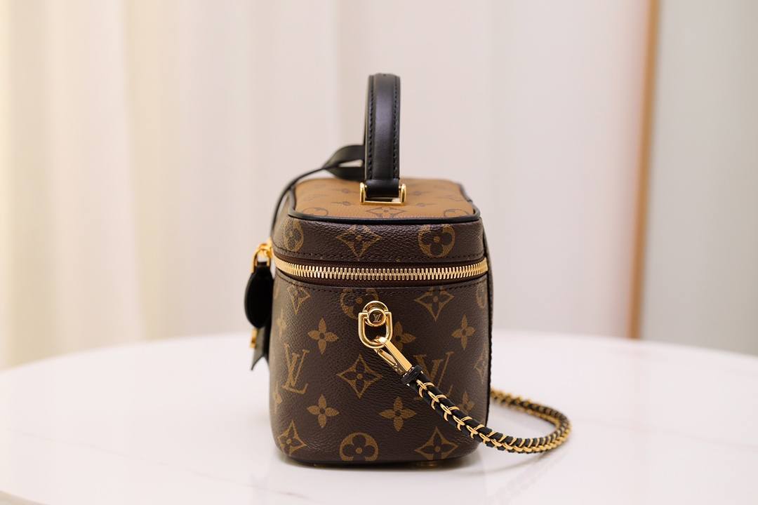 Ellebag’s 1:1 Replica of Louis Vuitton M45165 Vanity Small Handbag Crossbody: The Ultimate in Craftsmanship(2024 Dec Updated)-Meilleure qualité de faux sac Louis Vuitton en ligne, réplique de sac de créateur ru