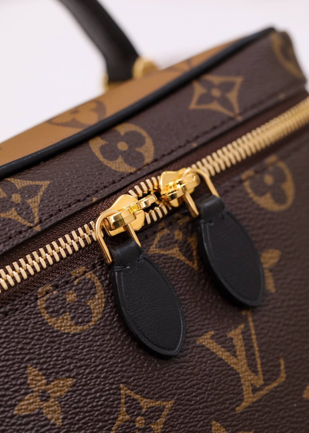 Ellebag’s 1:1 Replica of Louis Vuitton M45165 Vanity Small Handbag Crossbody: The Ultimate in Craftsmanship(2024 Dec Updated)-Meilleure qualité de faux sac Louis Vuitton en ligne, réplique de sac de créateur ru