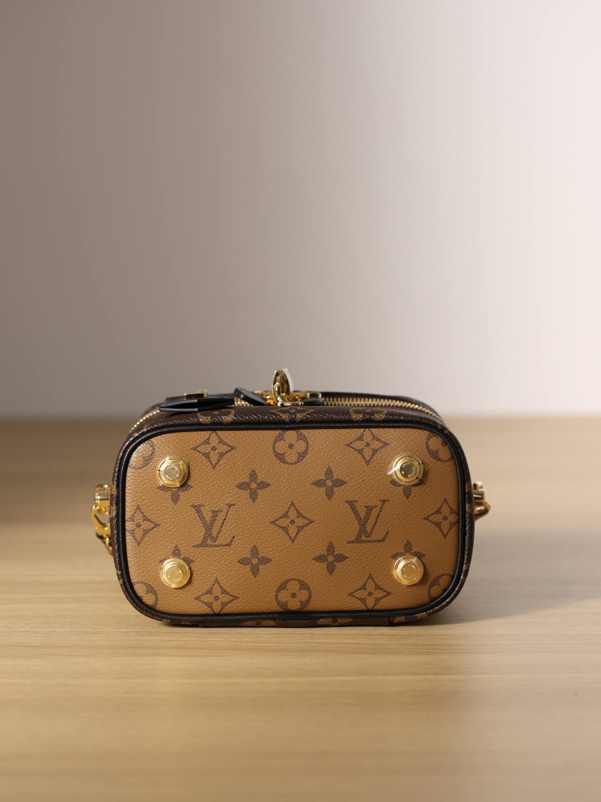 Ellebag’s 1:1 Replica of Louis Vuitton M45165 Vanity Small Handbag Crossbody: The Ultimate in Craftsmanship(2024 Dec Updated)-Meilleure qualité de faux sac Louis Vuitton en ligne, réplique de sac de créateur ru