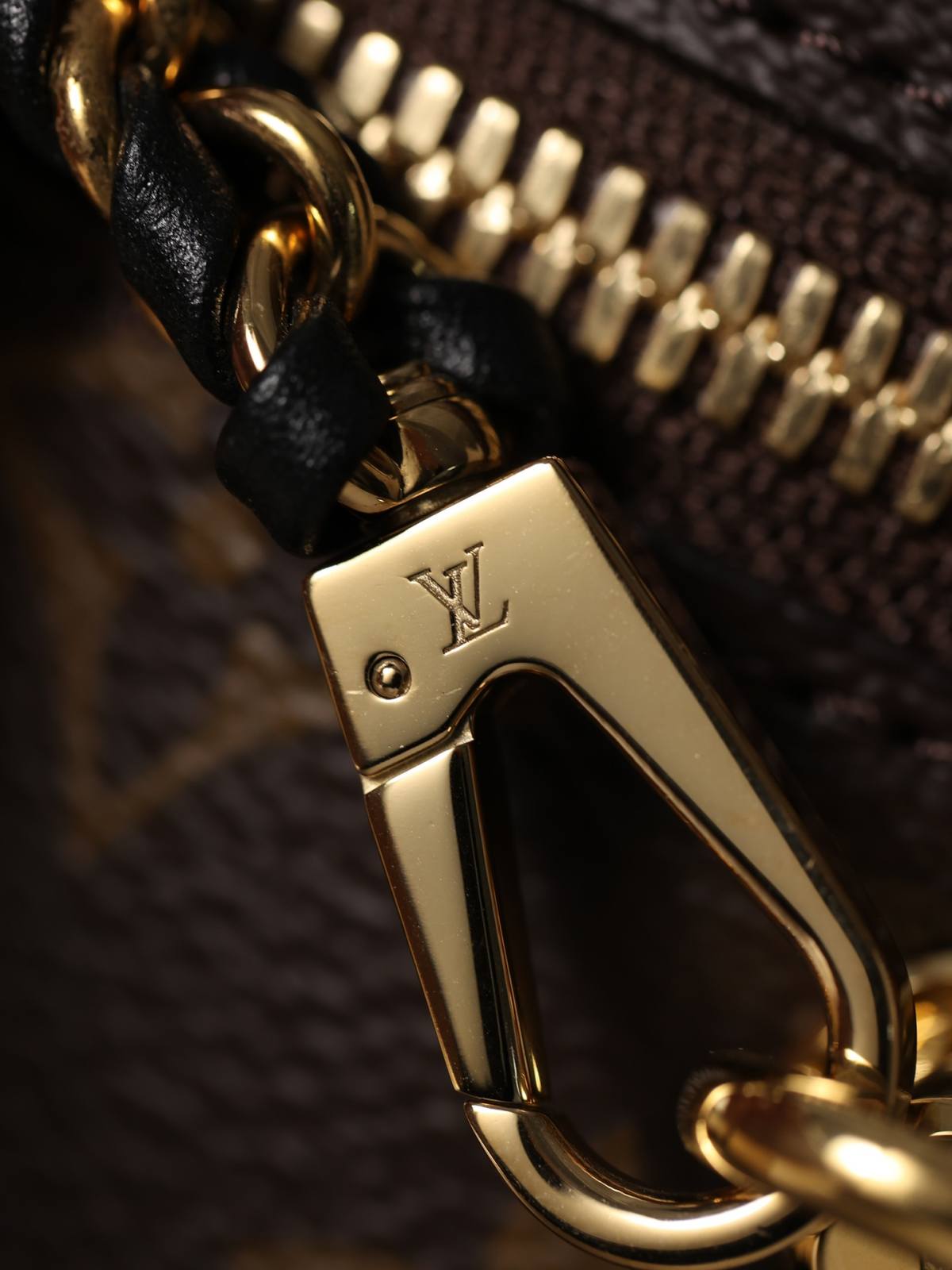 Ellebag’s 1:1 Replica of Louis Vuitton M45165 Vanity Small Handbag Crossbody: The Ultimate in Craftsmanship(2024 Dec Updated)-Meilleure qualité de faux sac Louis Vuitton en ligne, réplique de sac de créateur ru