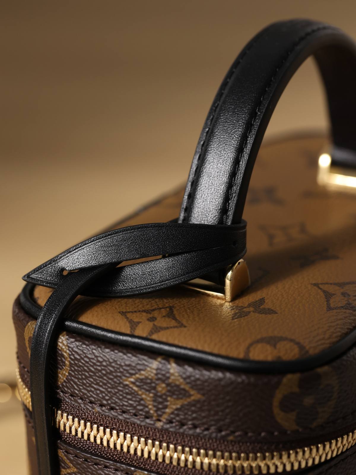 Ellebag’s 1:1 Replica of Louis Vuitton M45165 Vanity Small Handbag Crossbody: The Ultimate in Craftsmanship(2024 Dec Updated)-Meilleure qualité de faux sac Louis Vuitton en ligne, réplique de sac de créateur ru