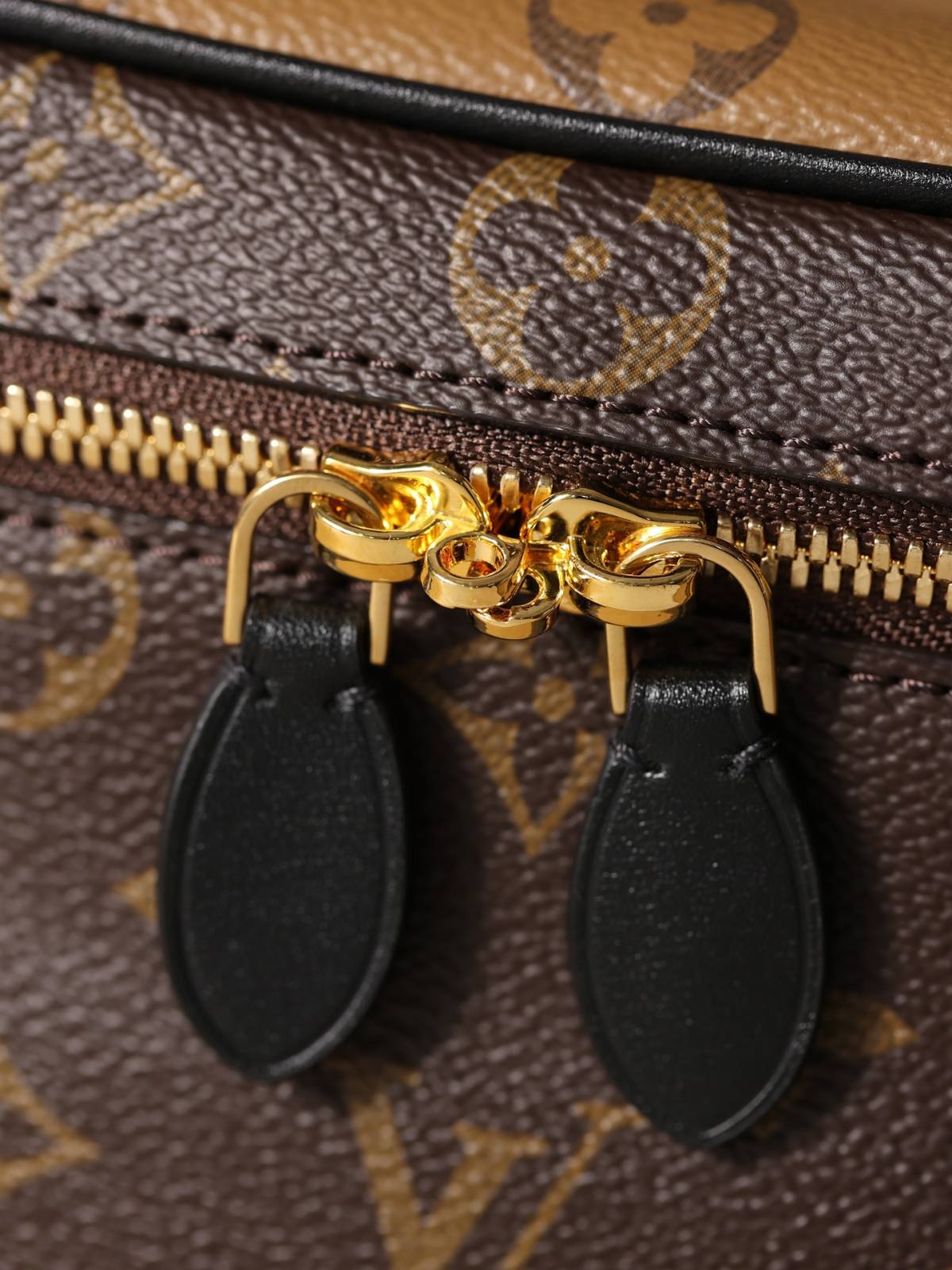 Ellebag’s 1:1 Replica of Louis Vuitton M45165 Vanity Small Handbag Crossbody: The Ultimate in Craftsmanship(2024 Dec Updated)-Meilleure qualité de faux sac Louis Vuitton en ligne, réplique de sac de créateur ru