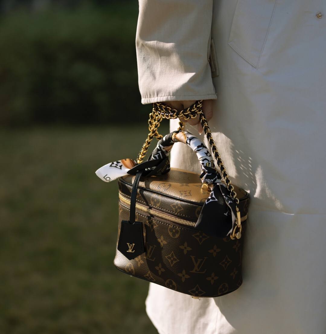 Ellebag’s 1:1 Replica of Louis Vuitton M45165 Vanity Small Handbag Crossbody: The Ultimate in Craftsmanship(2024 Dec Updated)-Meilleure qualité de faux sac Louis Vuitton en ligne, réplique de sac de créateur ru