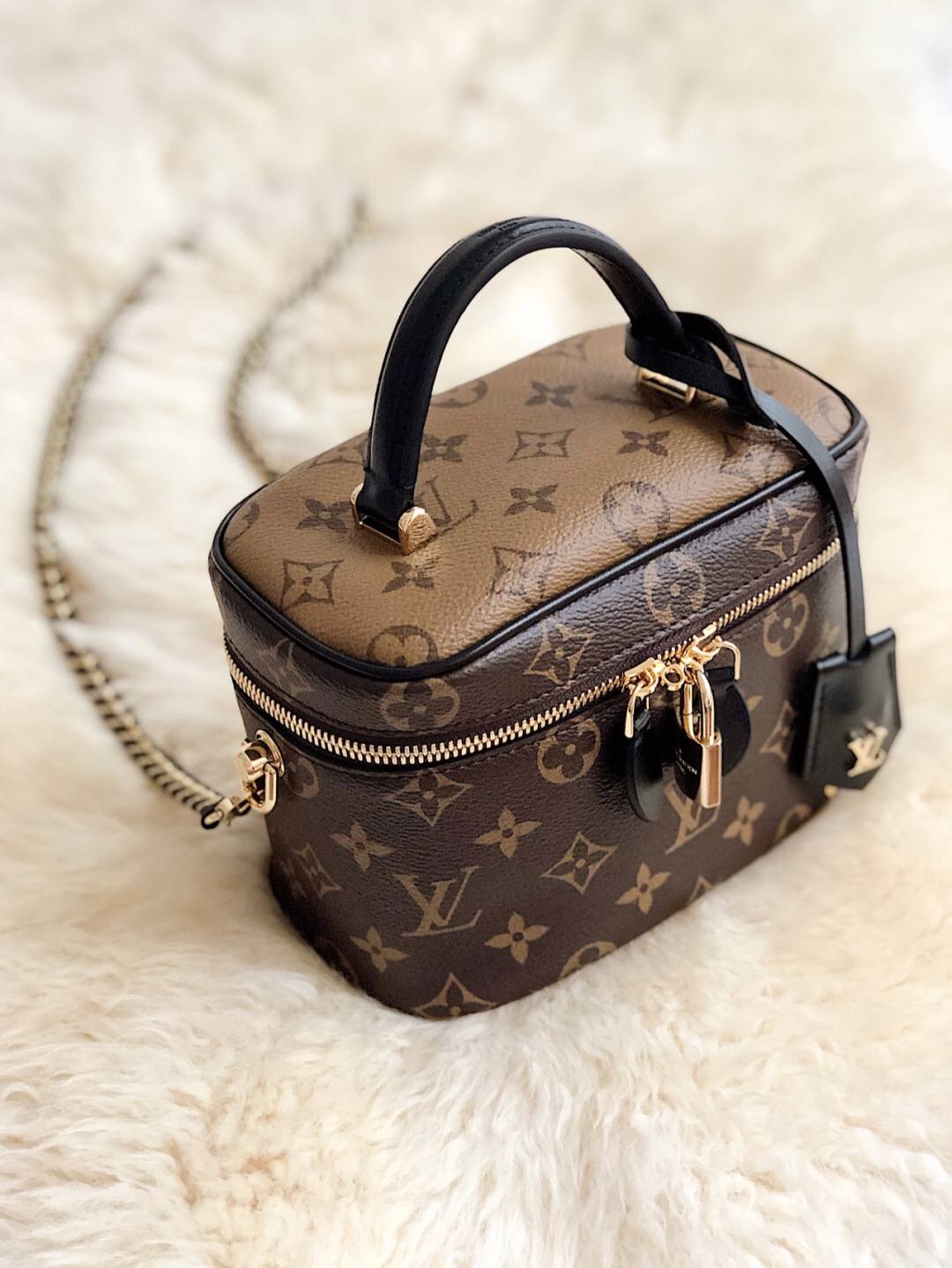 Ellebag’s 1:1 Replica of Louis Vuitton M45165 Vanity Small Handbag Crossbody: The Ultimate in Craftsmanship(2024 Dec Updated)-Meilleure qualité de faux sac Louis Vuitton en ligne, réplique de sac de créateur ru