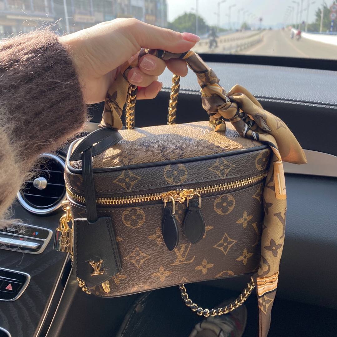 Ellebag’s 1:1 Replica of Louis Vuitton M45165 Vanity Small Handbag Crossbody: The Ultimate in Craftsmanship(2024 Dec Updated)-Meilleure qualité de faux sac Louis Vuitton en ligne, réplique de sac de créateur ru