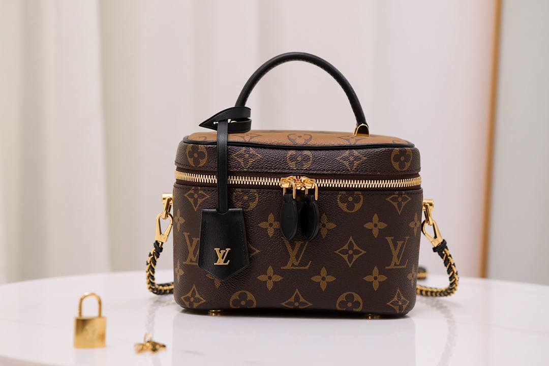 Ellebag’s 1:1 Replica of Louis Vuitton M45165 Vanity Small Handbag Crossbody: The Ultimate in Craftsmanship(2024 Dec Updated)-Meilleure qualité de faux sac Louis Vuitton en ligne, réplique de sac de créateur ru