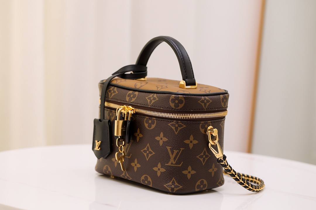 Ellebag’s 1:1 Replica of Louis Vuitton M45165 Vanity Small Handbag Crossbody: The Ultimate in Craftsmanship(2024 Dec Updated)-Meilleure qualité de faux sac Louis Vuitton en ligne, réplique de sac de créateur ru