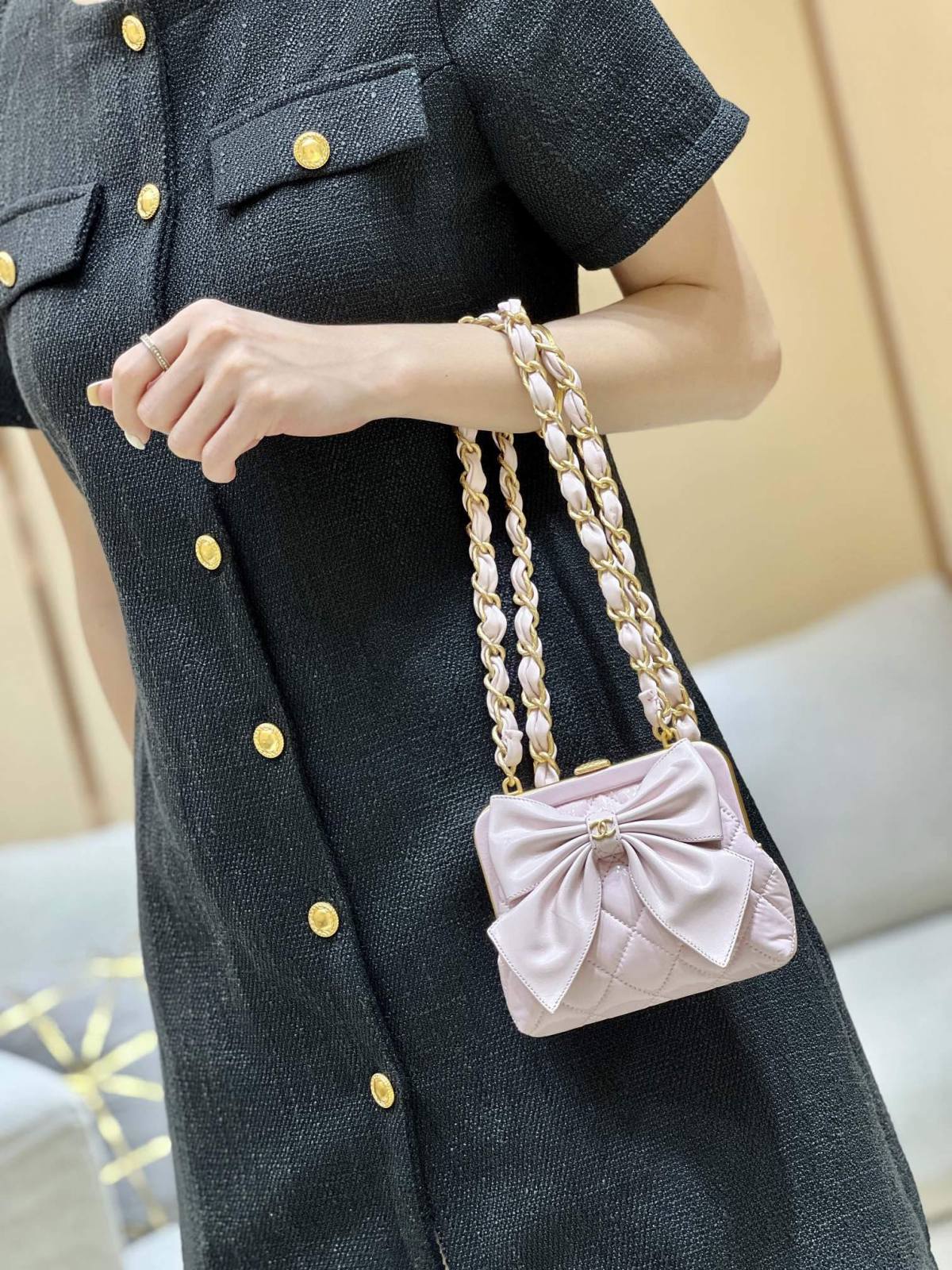 Ellebag super fake Chanel Clutch With Chain AP4028: A Masterpiece of Elegance and Craftsmanship(2024 Dec Updated)-Meilleure qualité de faux sac Louis Vuitton en ligne, réplique de sac de créateur ru