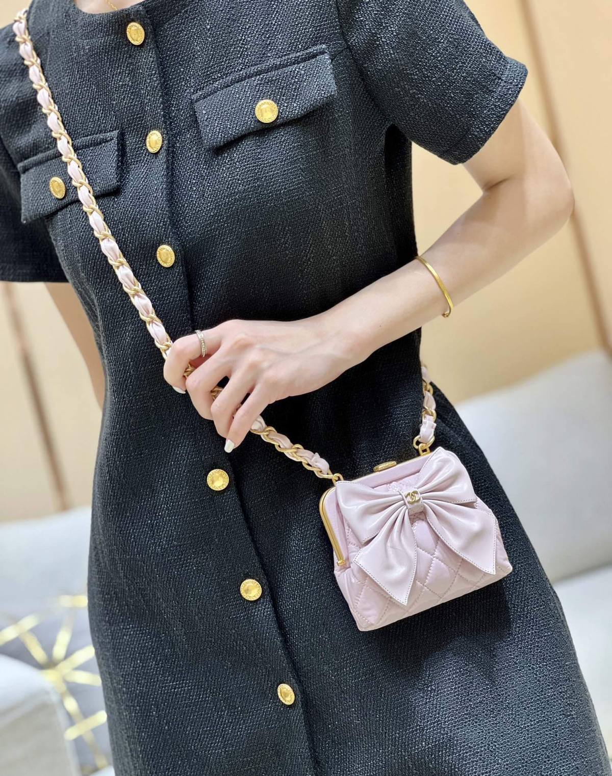 Ellebag super fake Chanel Clutch With Chain AP4028: A Masterpiece of Elegance and Craftsmanship(2024 Dec Updated)-Meilleure qualité de faux sac Louis Vuitton en ligne, réplique de sac de créateur ru