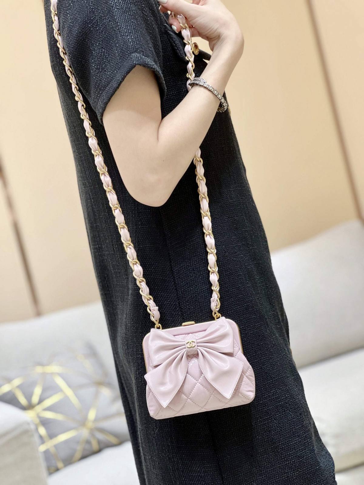 Ellebag super fake Chanel Clutch With Chain AP4028: A Masterpiece of Elegance and Craftsmanship(2024 Dec Updated)-Meilleure qualité de faux sac Louis Vuitton en ligne, réplique de sac de créateur ru