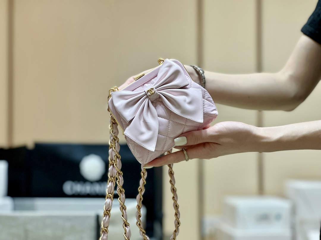 Ellebag super fake Chanel Clutch With Chain AP4028: A Masterpiece of Elegance and Craftsmanship(2024 Dec Updated)-Meilleure qualité de faux sac Louis Vuitton en ligne, réplique de sac de créateur ru