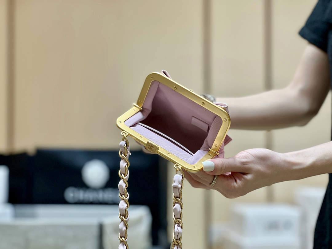 Ellebag super fake Chanel Clutch With Chain AP4028: A Masterpiece of Elegance and Craftsmanship(2024 Dec Updated)-Meilleure qualité de faux sac Louis Vuitton en ligne, réplique de sac de créateur ru