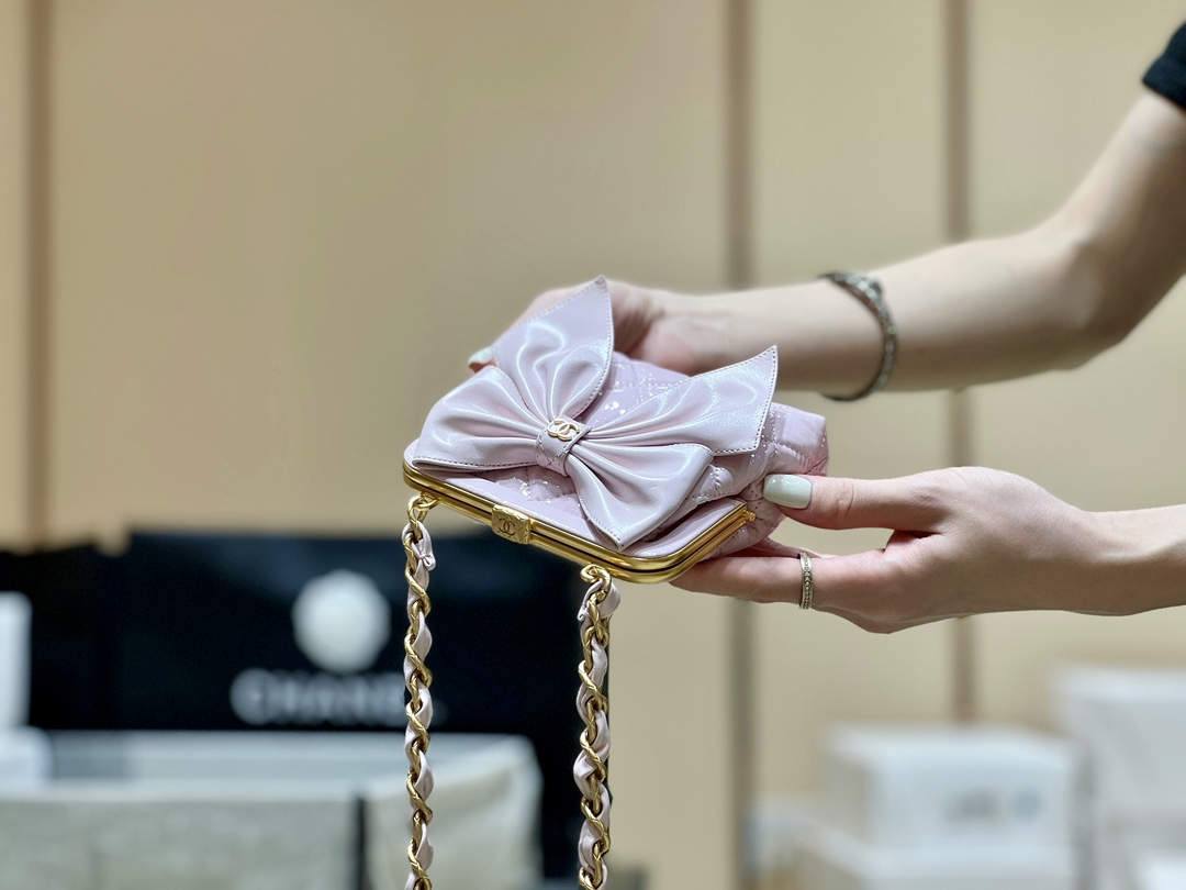 Ellebag super fake Chanel Clutch With Chain AP4028: A Masterpiece of Elegance and Craftsmanship(2024 Dec Updated)-Meilleure qualité de faux sac Louis Vuitton en ligne, réplique de sac de créateur ru