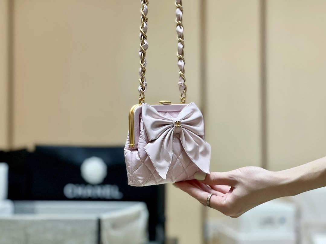 Ellebag super fake Chanel Clutch With Chain AP4028: A Masterpiece of Elegance and Craftsmanship(2024 Dec Updated)-Meilleure qualité de faux sac Louis Vuitton en ligne, réplique de sac de créateur ru