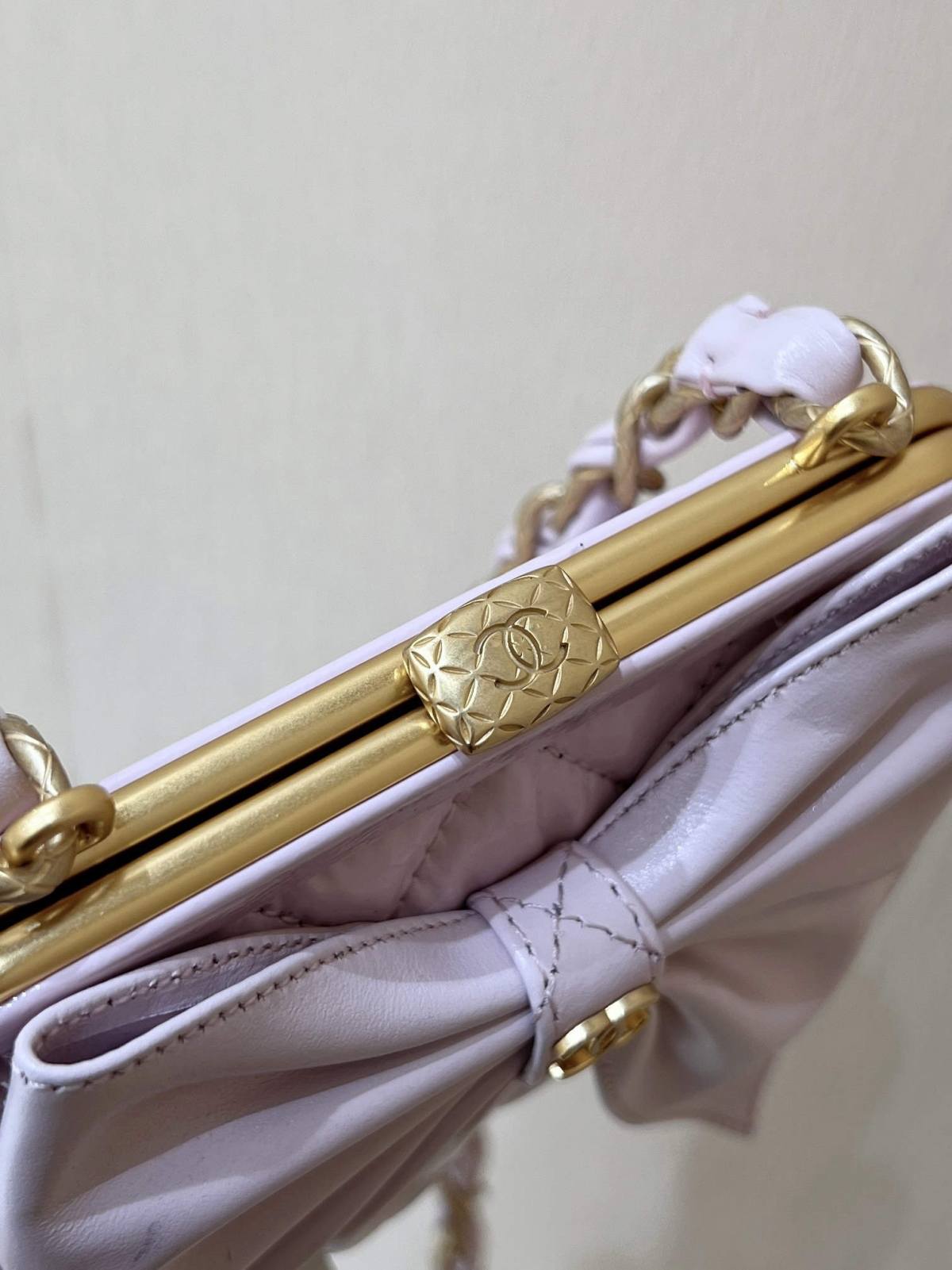 Ellebag super fake Chanel Clutch With Chain AP4028: A Masterpiece of Elegance and Craftsmanship(2024 Dec Updated)-Meilleure qualité de faux sac Louis Vuitton en ligne, réplique de sac de créateur ru