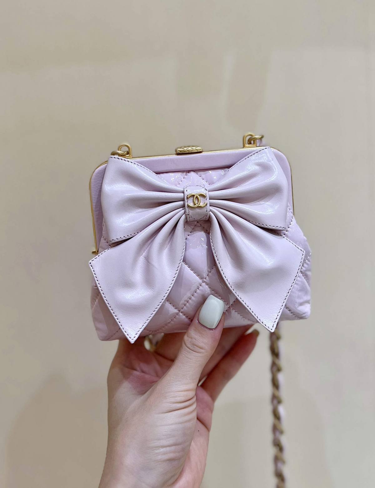 Ellebag super fake Chanel Clutch With Chain AP4028: A Masterpiece of Elegance and Craftsmanship(2024 Dec Updated)-Meilleure qualité de faux sac Louis Vuitton en ligne, réplique de sac de créateur ru