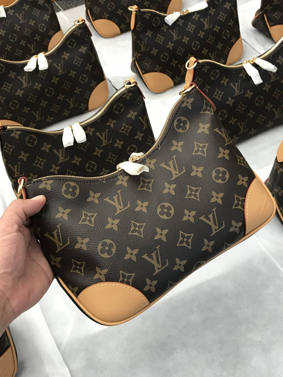 Ellebag’s 1:1 Replica of Louis Vuitton M45832 – The Iconic Cowhide Leather Monogram Bag with Unmatched Craftsmanship(2024 Dec Updated)-Beste Kwaliteit Vals Louis Vuitton Sak Aanlyn Winkel, Replika ontwerper sak ru