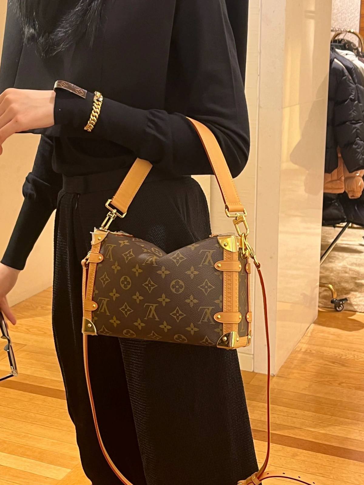 Ellebag’s 1:1 Replica of Louis Vuitton M46358 SIDE TRUNK Handbag: A Masterpiece of Craftsmanship(2024 Dec Updated)-Best Quality Fake Louis Vuitton Bag Online Store, Replica designer bag ru