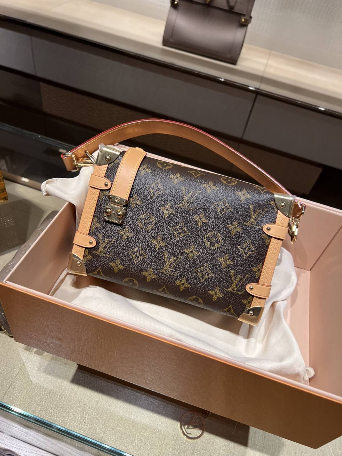 Ellebag’s 1:1 Replica of Louis Vuitton M46358 SIDE TRUNK Handbag: A Masterpiece of Craftsmanship(2024 Dec Updated)-Best Quality Fake Louis Vuitton Bag Online Store, Replica designer bag ru