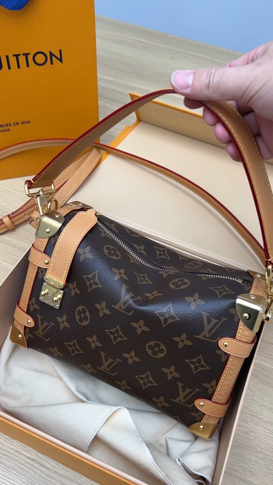 Ellebag’s 1:1 Replica of Louis Vuitton M46358 SIDE TRUNK Handbag: A Masterpiece of Craftsmanship(2024 Dec Updated)-Best Quality Fake Louis Vuitton Bag Online Store, Replica designer bag ru