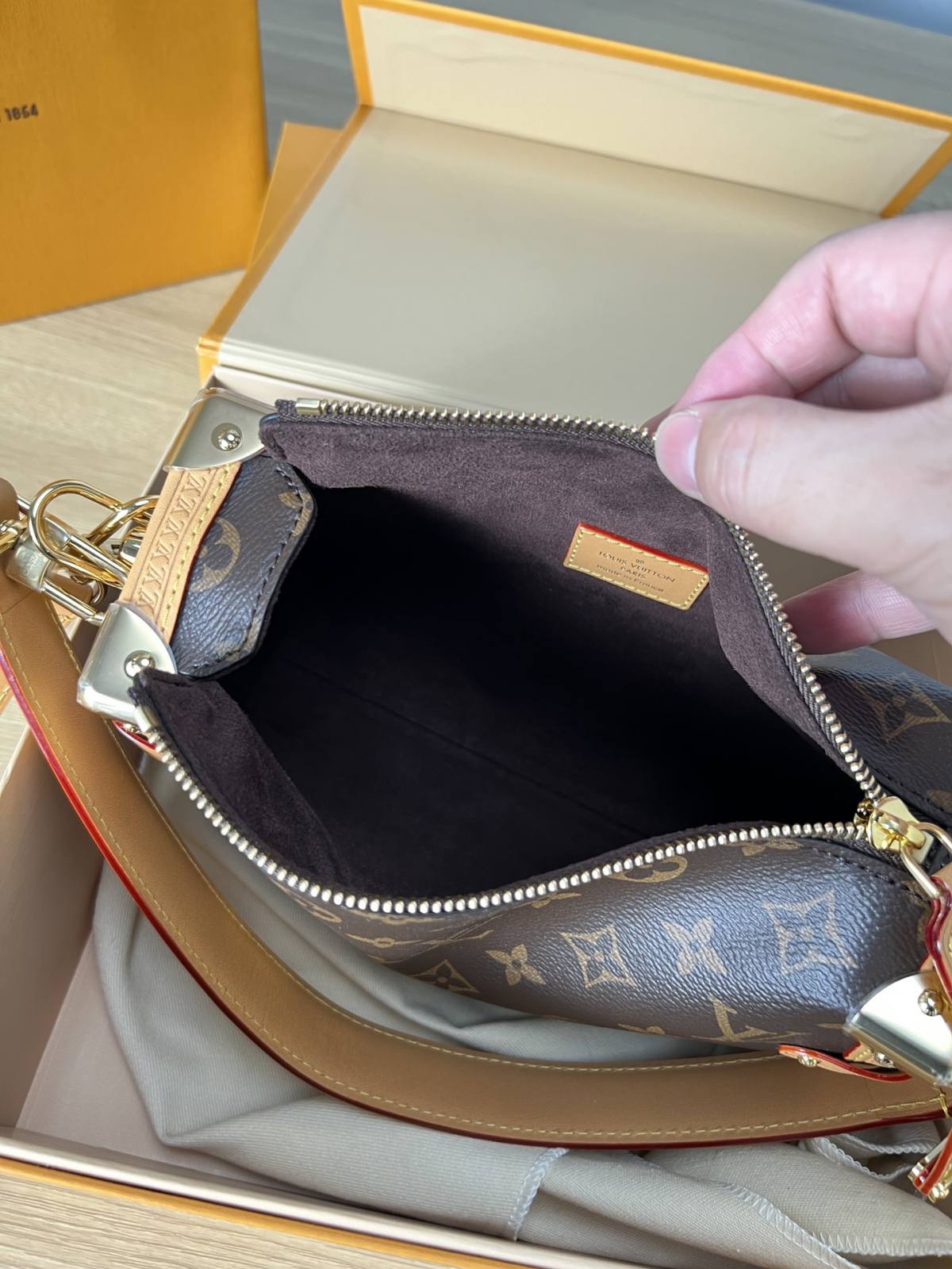 Ellebag’s 1:1 Replica of Louis Vuitton M46358 SIDE TRUNK Handbag: A Masterpiece of Craftsmanship(2024 Dec Updated)-Best Quality Fake Louis Vuitton Bag Online Store, Replica designer bag ru