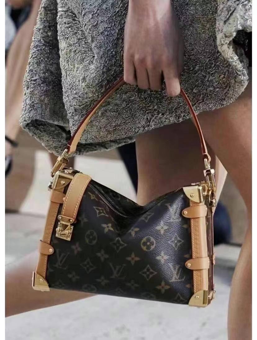 Ellebag’s 1:1 Replica of Louis Vuitton M46358 SIDE TRUNK Handbag: A Masterpiece of Craftsmanship(2024 Dec Updated)-Best Quality Fake Louis Vuitton Bag Online Store, Replica designer bag ru