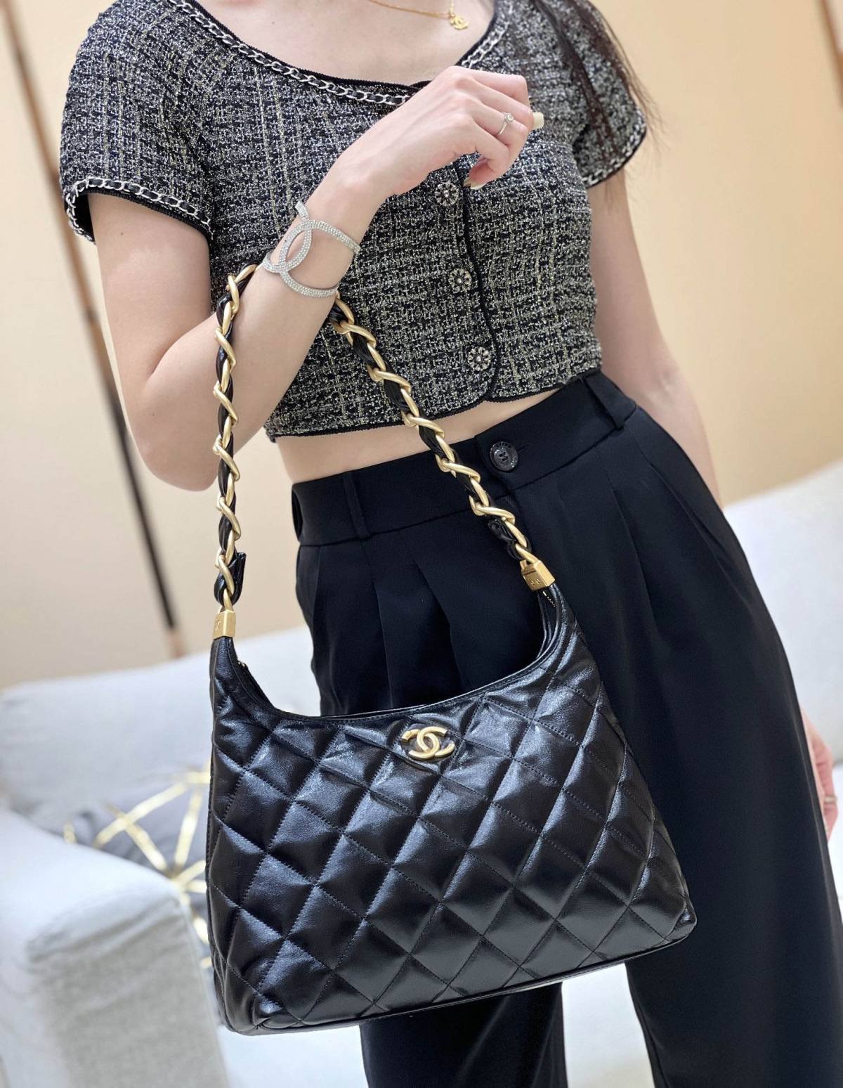 Ellebag super fake Chanel Medium Hobo Bag 2024: A Sophisticated Blend of Craftsmanship and Elegance(2024 Dec Updated)-Molemo ka ho Fetisisa Lebenkele la Lebenkele la Marang-rang la Fake Louis Vuitton, Replica designer bag ru