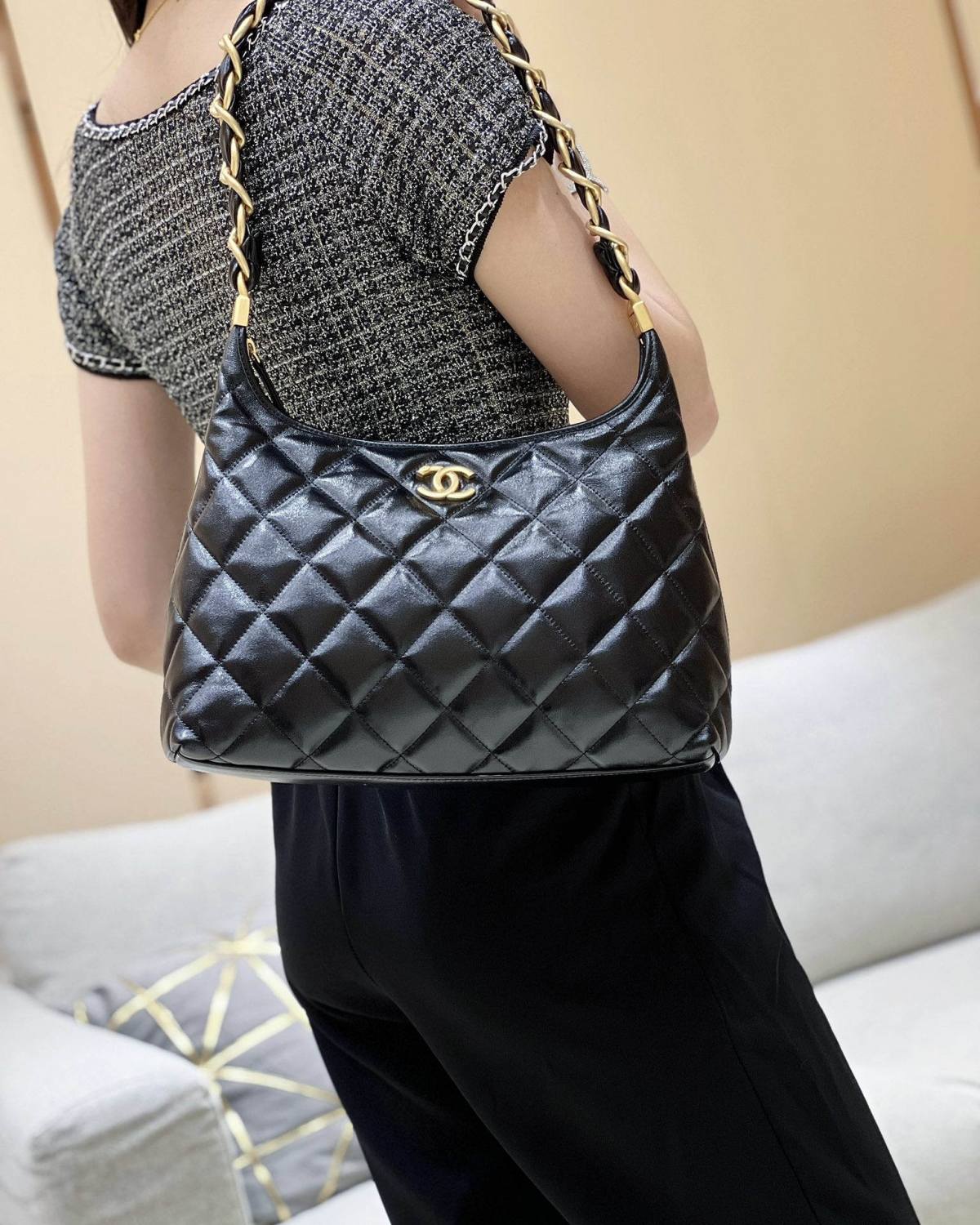 Ellebag super fake Chanel Medium Hobo Bag 2024: A Sophisticated Blend of Craftsmanship and Elegance(2024 Dec Updated)-Molemo ka ho Fetisisa Lebenkele la Lebenkele la Marang-rang la Fake Louis Vuitton, Replica designer bag ru