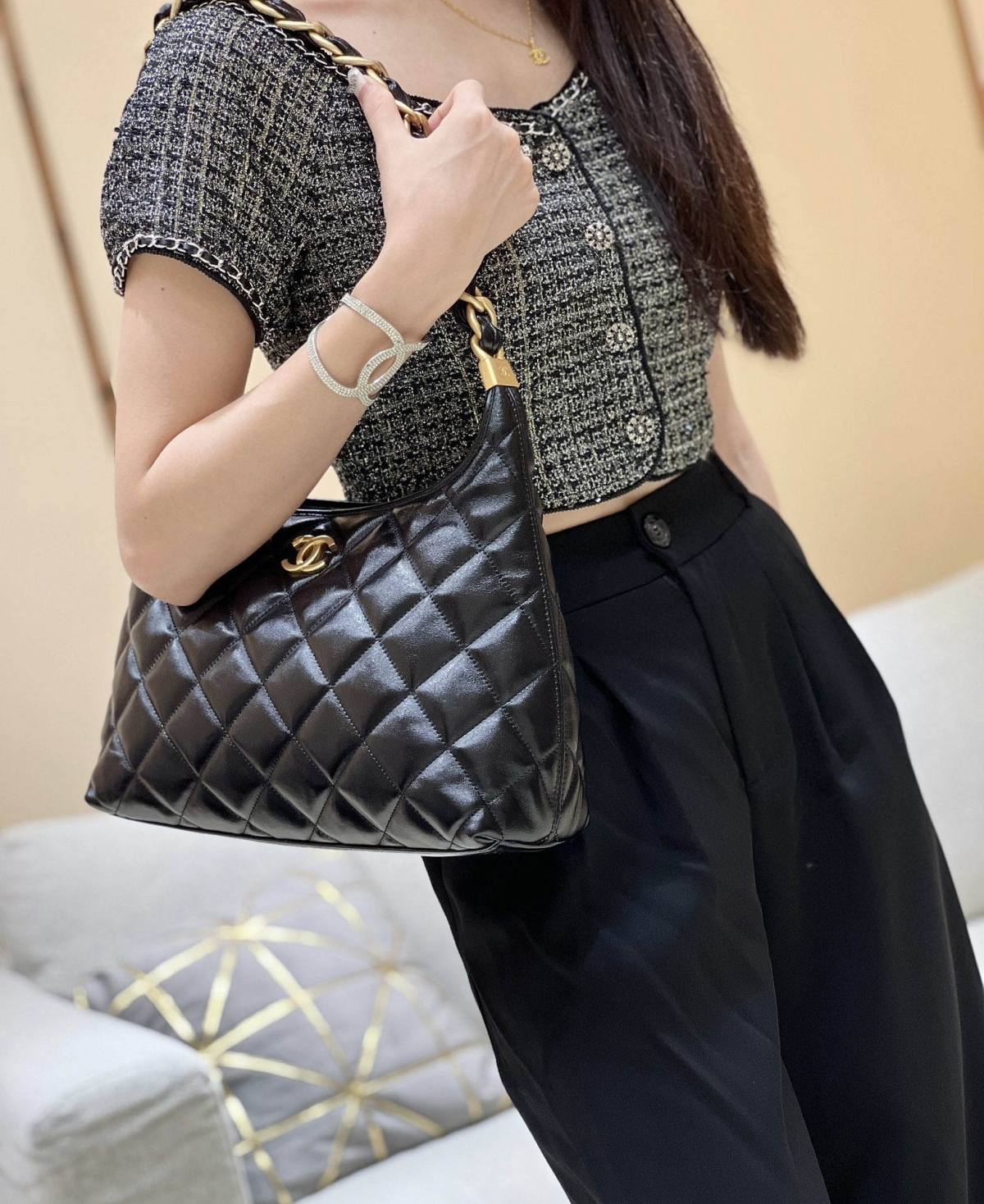 Ellebag super fake Chanel Medium Hobo Bag 2024: A Sophisticated Blend of Craftsmanship and Elegance(2024 Dec Updated)-Molemo ka ho Fetisisa Lebenkele la Lebenkele la Marang-rang la Fake Louis Vuitton, Replica designer bag ru