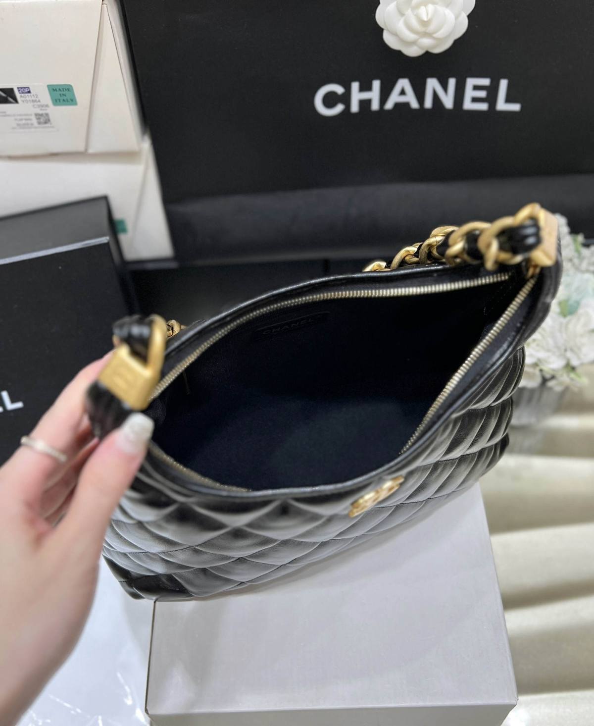 Ellebag super fake Chanel Medium Hobo Bag 2024: A Sophisticated Blend of Craftsmanship and Elegance(2024 Dec Updated)-Molemo ka ho Fetisisa Lebenkele la Lebenkele la Marang-rang la Fake Louis Vuitton, Replica designer bag ru