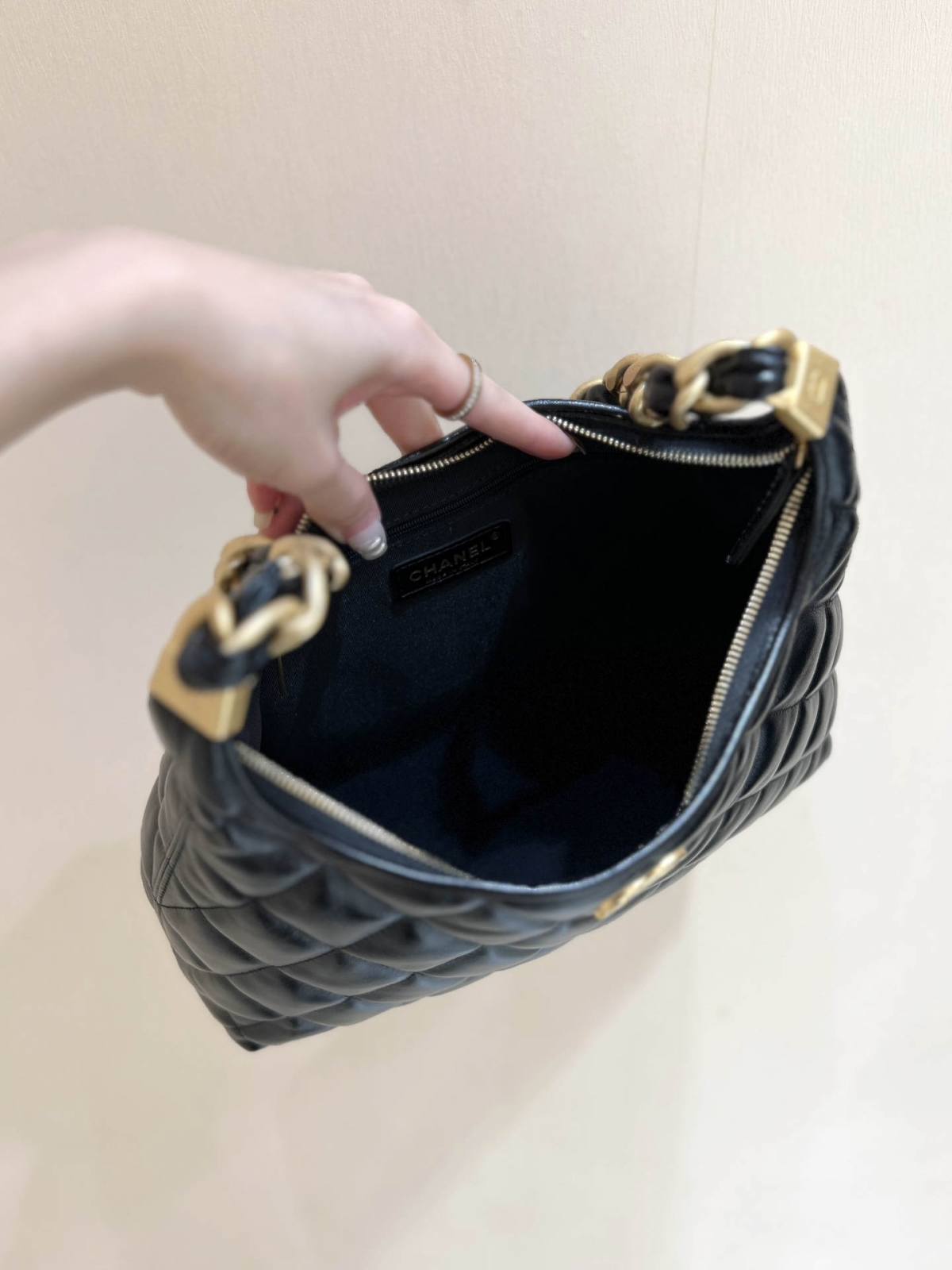 Ellebag super fake Chanel Medium Hobo Bag 2024: A Sophisticated Blend of Craftsmanship and Elegance(2024 Dec Updated)-Molemo ka ho Fetisisa Lebenkele la Lebenkele la Marang-rang la Fake Louis Vuitton, Replica designer bag ru